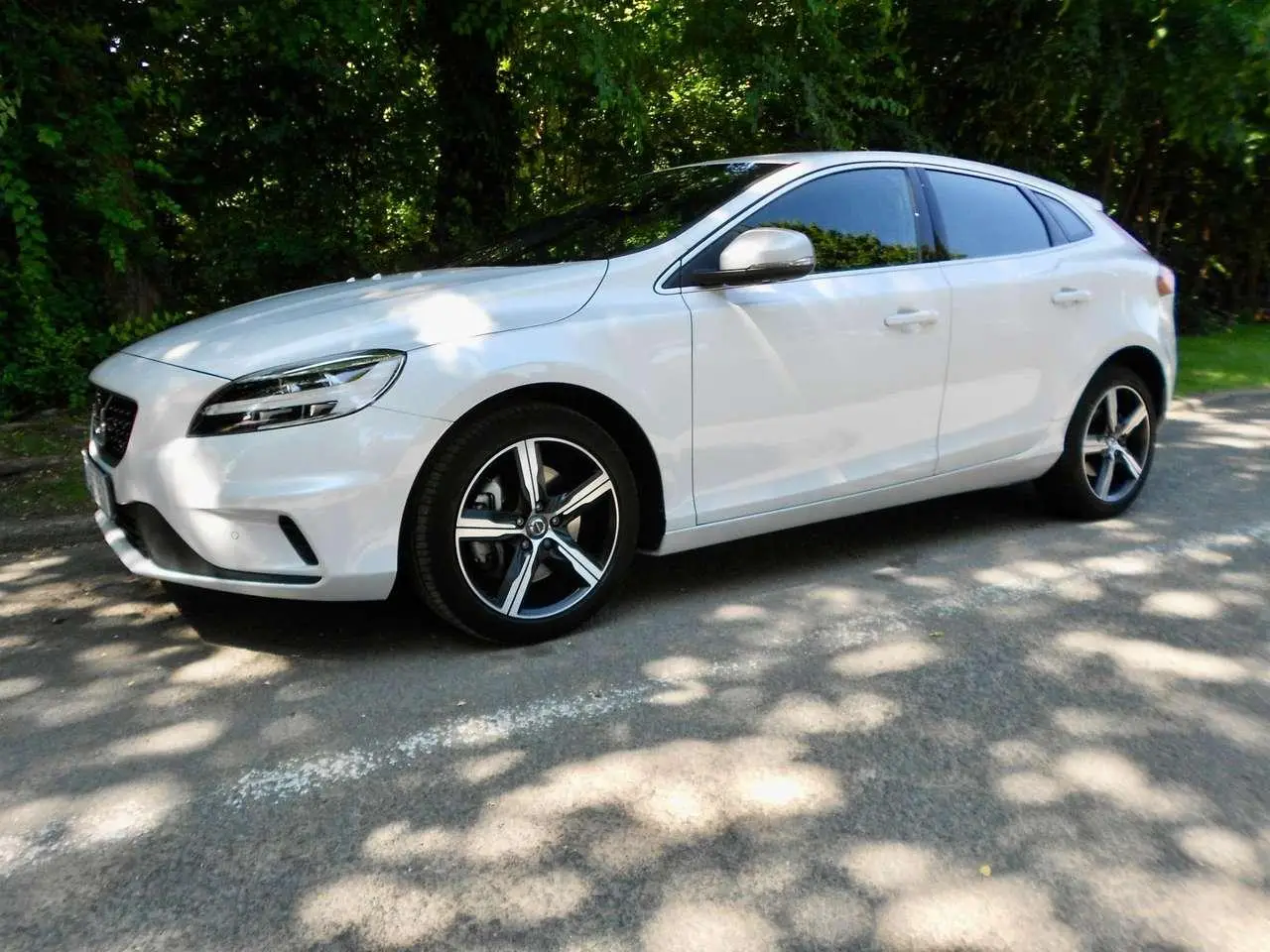 Photo 1 : Volvo V40 2019 Petrol