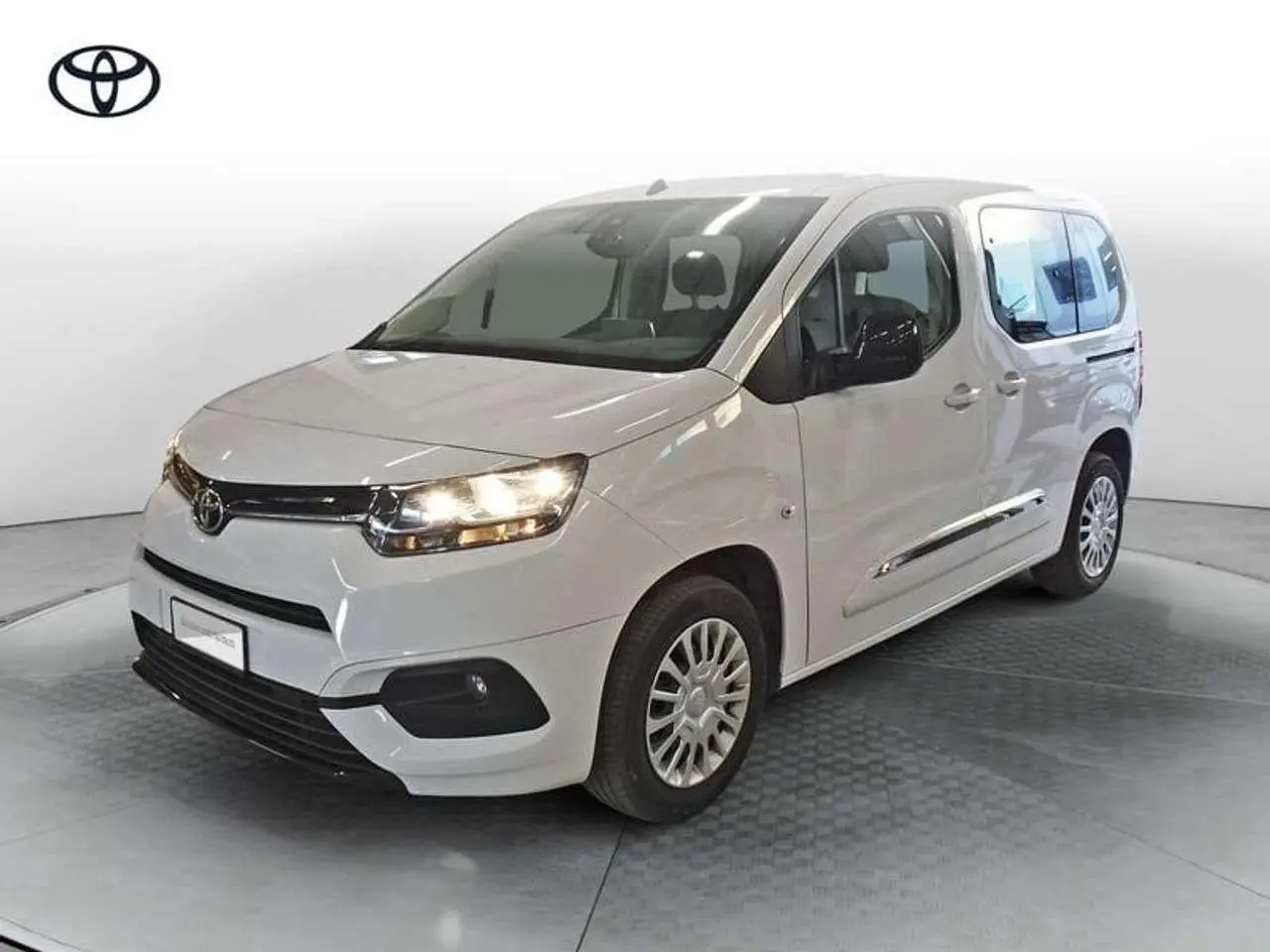 Photo 1 : Toyota Proace 2023 Petrol