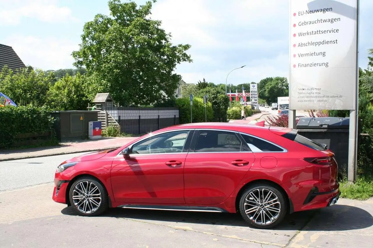 Photo 1 : Kia Proceed 2024 Petrol