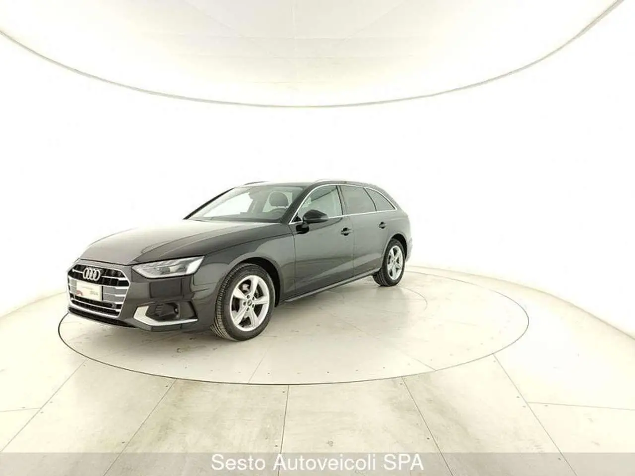 Photo 1 : Audi A4 2022 Hybride