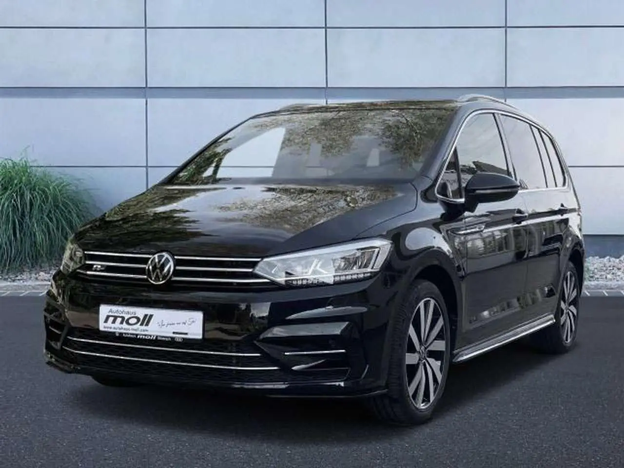 Photo 1 : Volkswagen Touran 2023 Essence