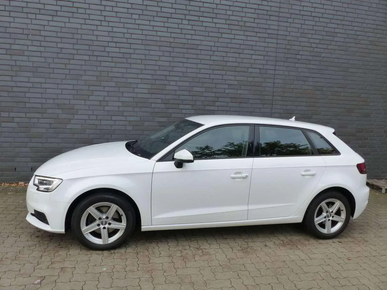 Photo 1 : Audi A3 2018 Petrol