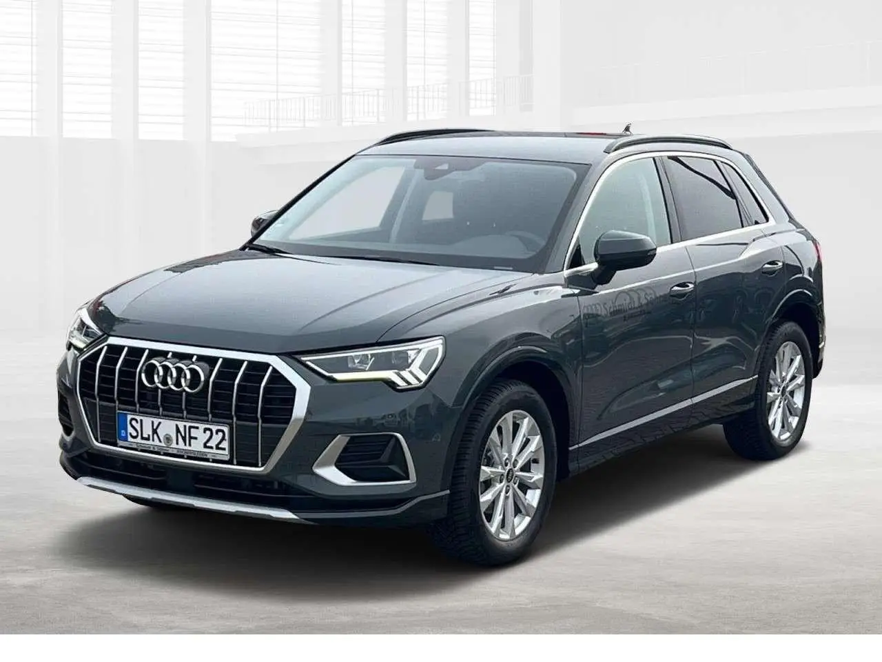 Photo 1 : Audi Q3 2024 Petrol