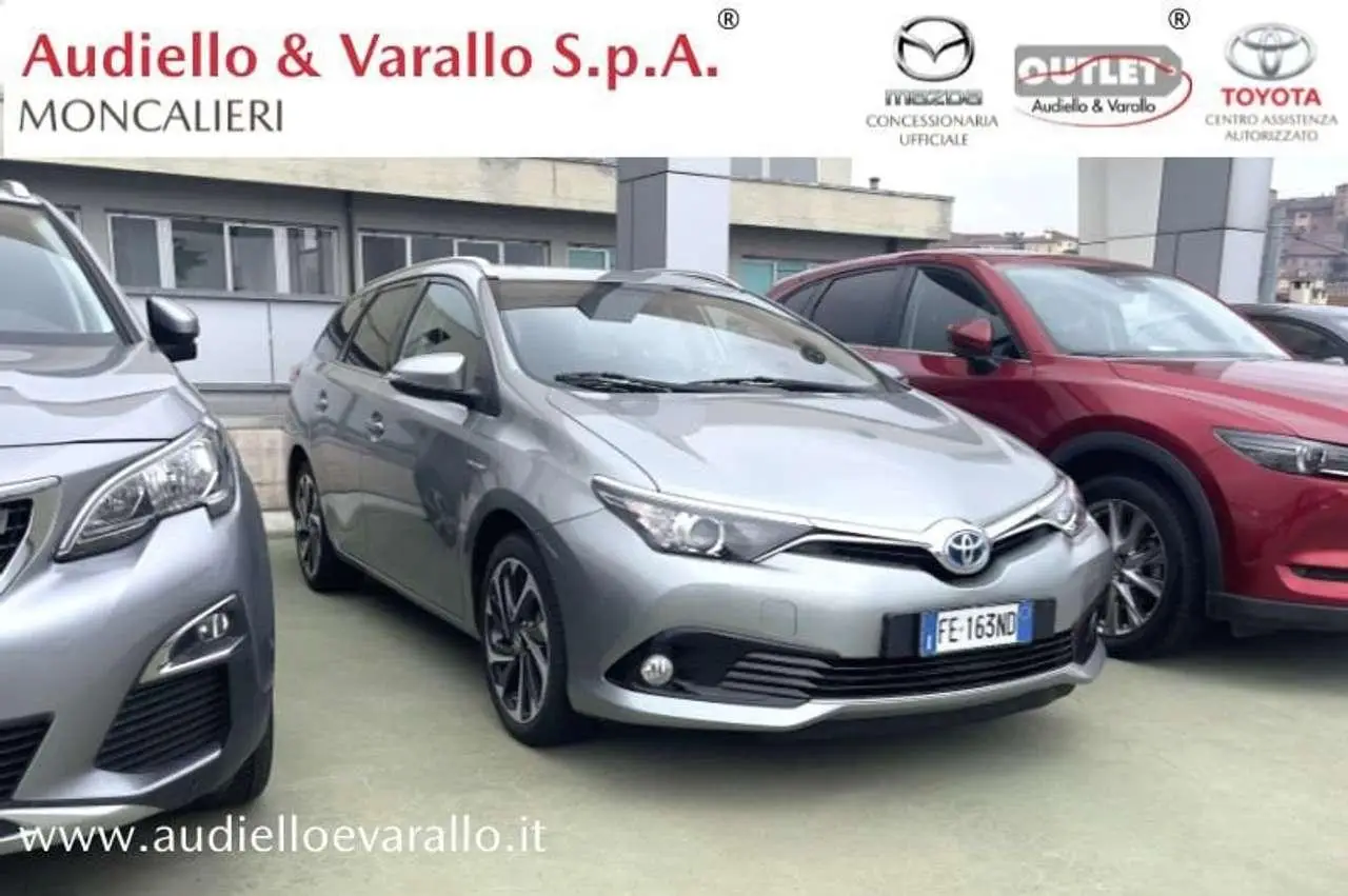 Photo 1 : Toyota Auris 2016 Hybrid