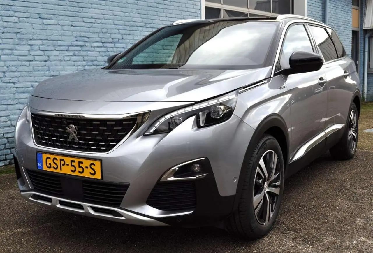 Photo 1 : Peugeot 5008 2020 Essence