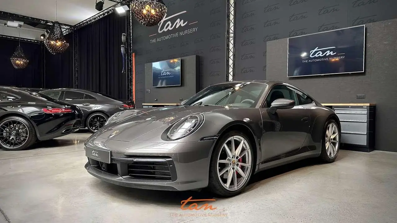 Photo 1 : Porsche 992 2021 Petrol