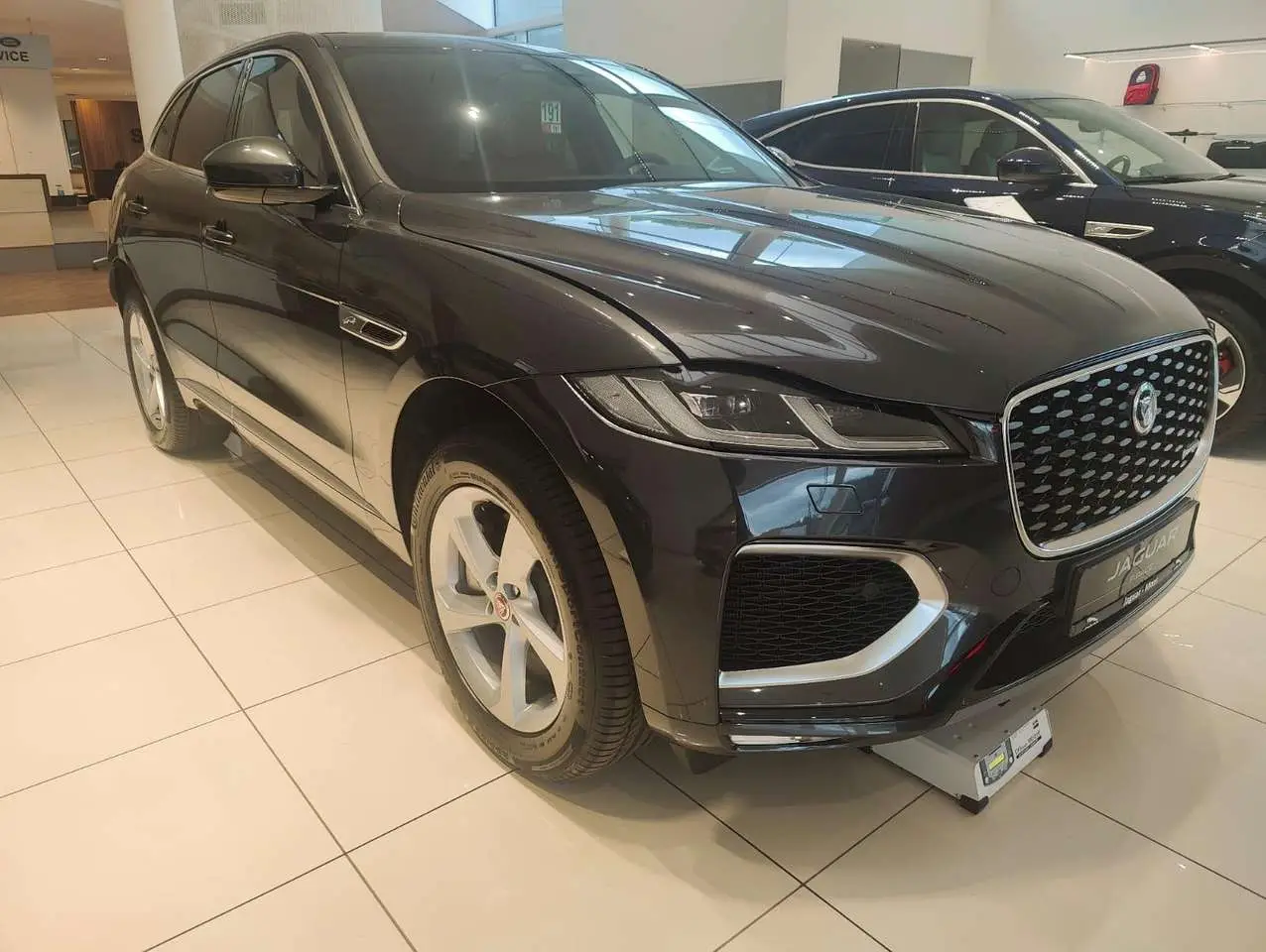 Photo 1 : Jaguar F-pace 2024 Hybrid