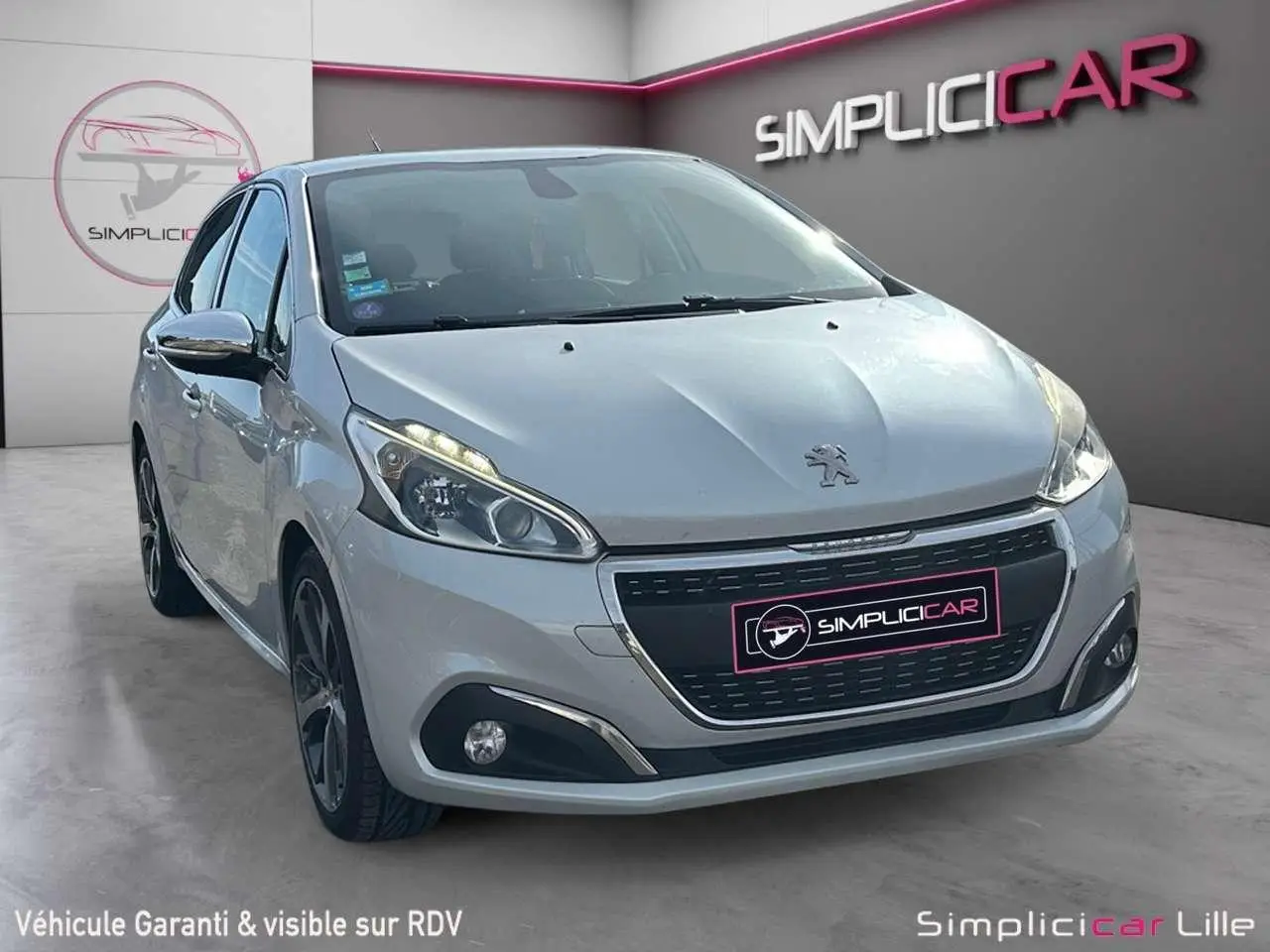 Photo 1 : Peugeot 208 2016 Essence