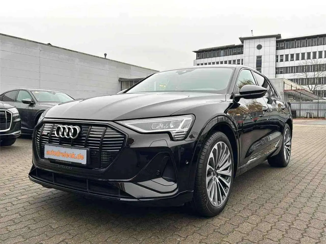 Photo 1 : Audi E-tron 2021 Électrique