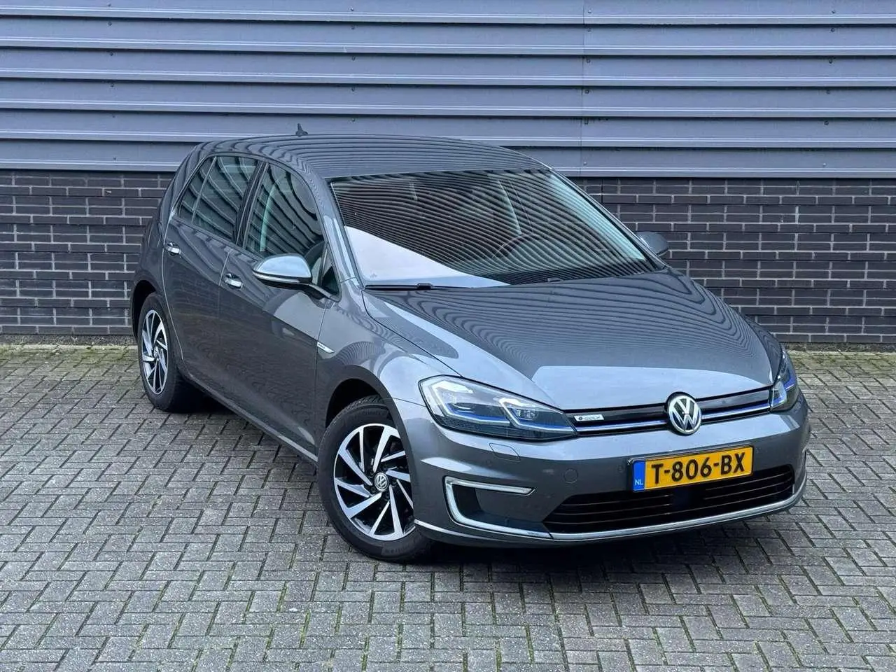 Photo 1 : Volkswagen Golf 2017 Électrique