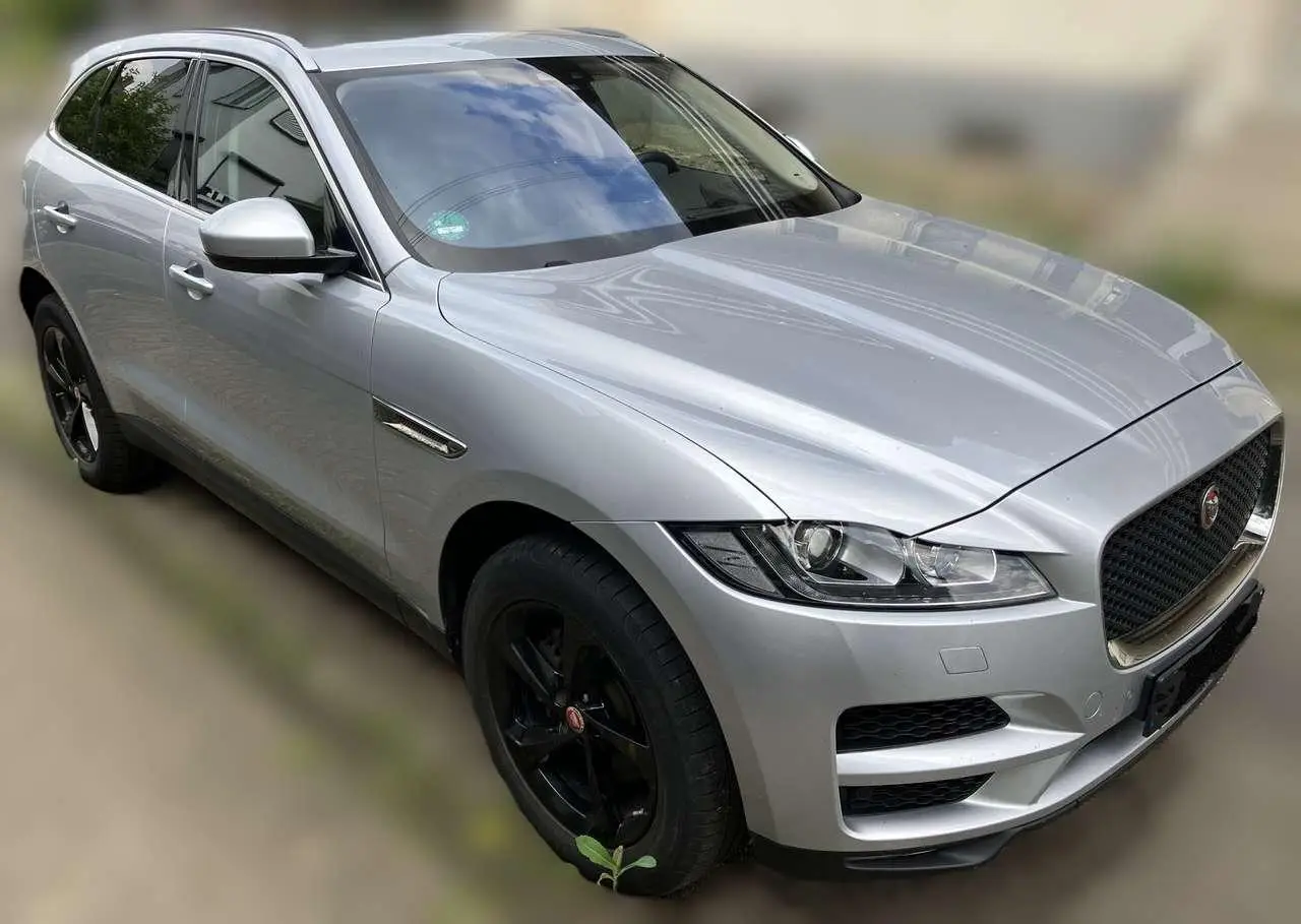 Photo 1 : Jaguar F-pace 2020 Essence