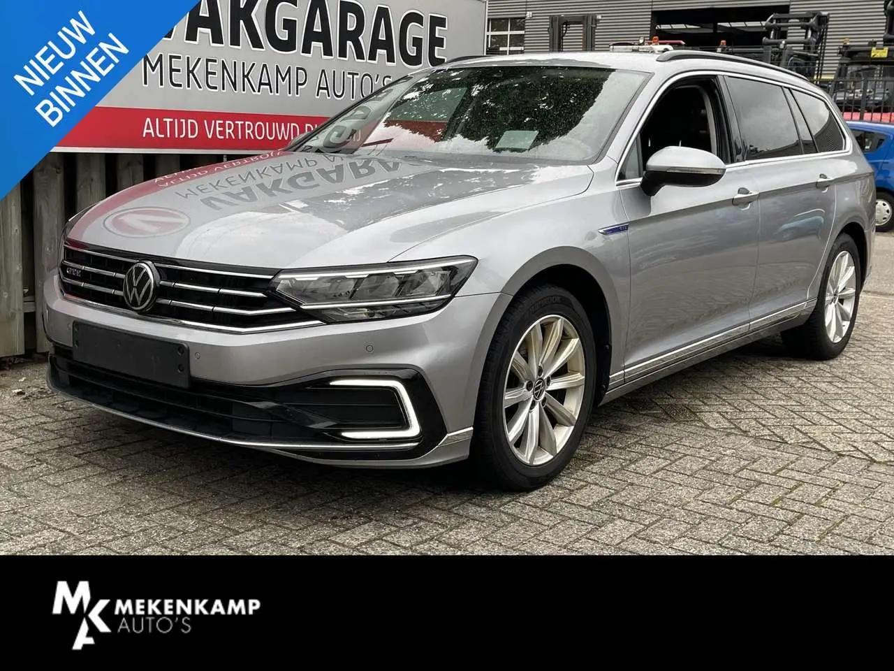 Photo 1 : Volkswagen Passat 2021 Hybrid