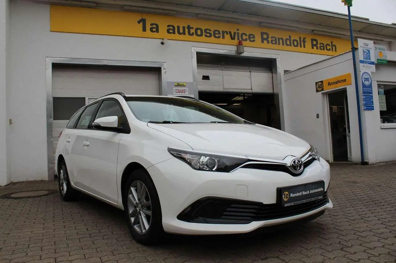 Photo 1 : Toyota Auris 2015 Essence