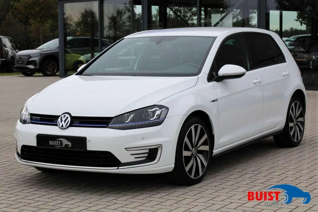 Photo 1 : Volkswagen Golf 2015 Électrique