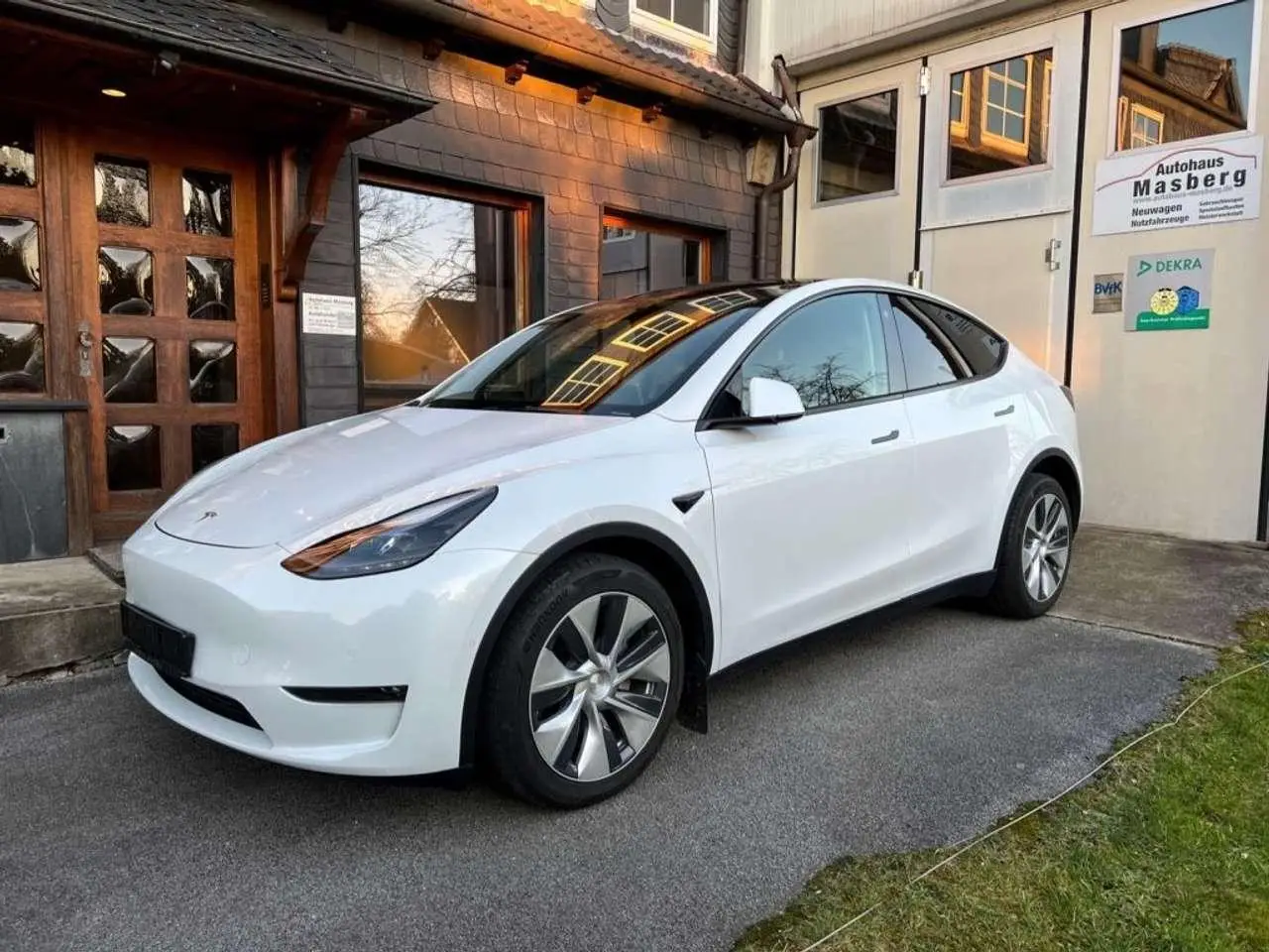 Photo 1 : Tesla Model Y 2023 Électrique