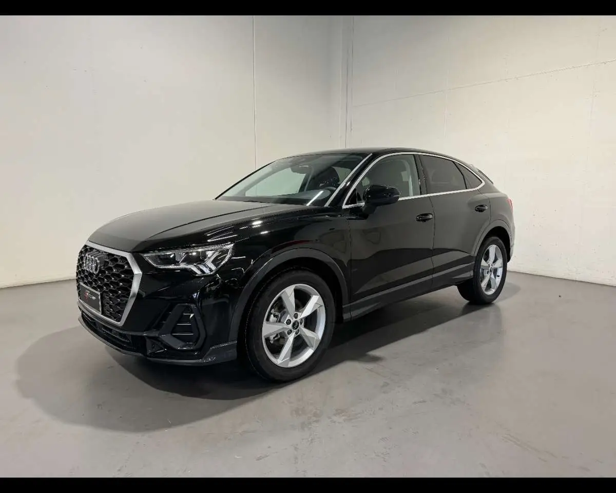 Photo 1 : Audi Q3 2024 Diesel