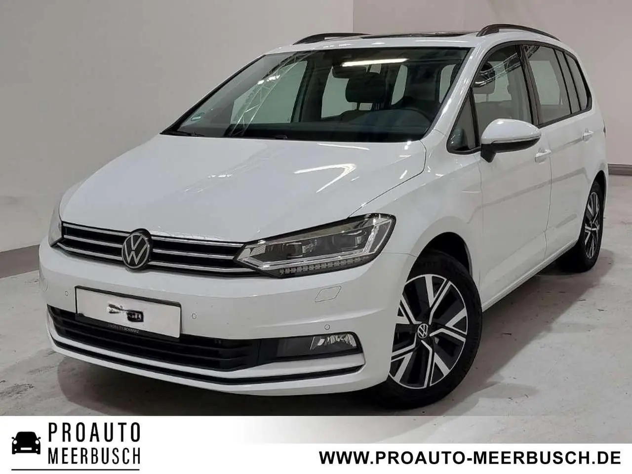 Photo 1 : Volkswagen Touran 2024 Essence