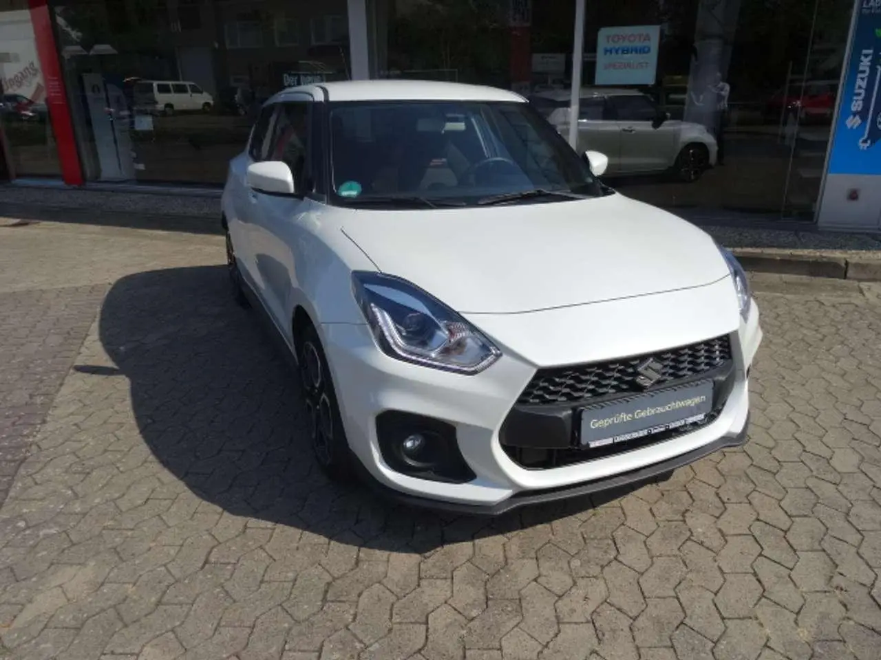 Photo 1 : Suzuki Swift 2022 Essence