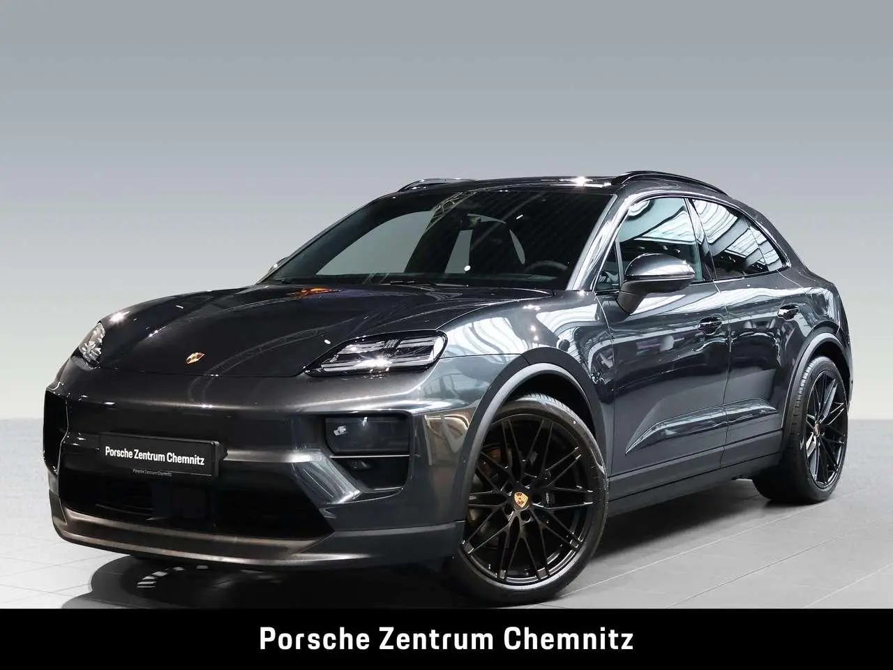 Photo 1 : Porsche Macan 2024 Electric