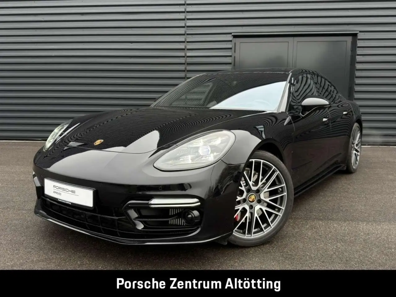 Photo 1 : Porsche Panamera 2023 Essence