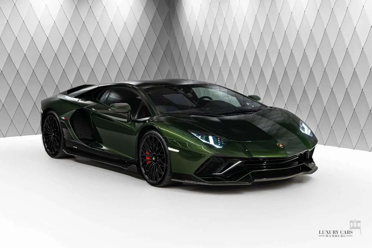 Photo 1 : Lamborghini Aventador 2022 Essence