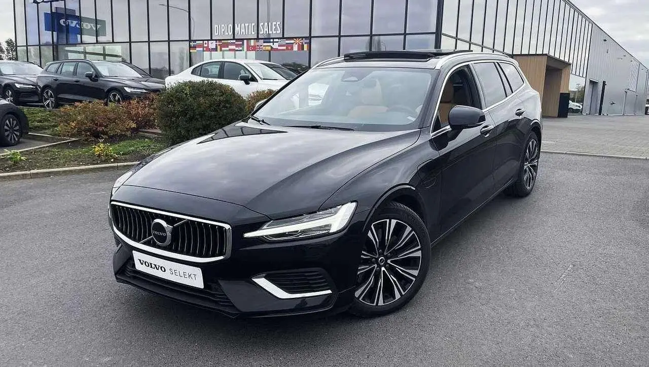 Photo 1 : Volvo V60 2024 Petrol