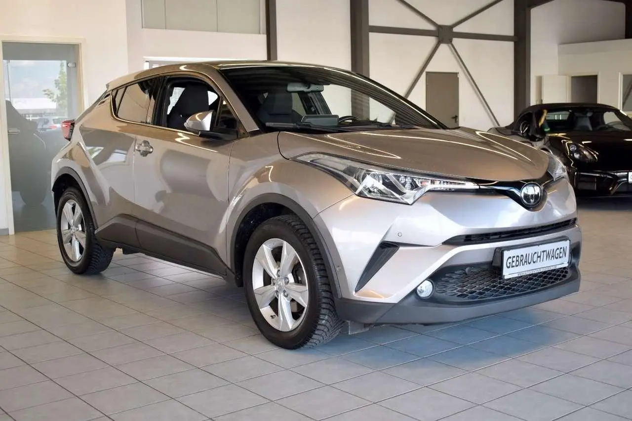 Photo 1 : Toyota C-hr 2018 Petrol