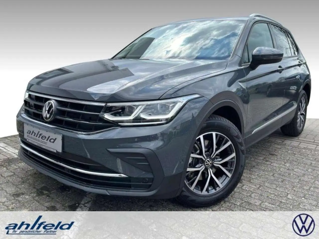 Photo 1 : Volkswagen Tiguan 2023 Petrol