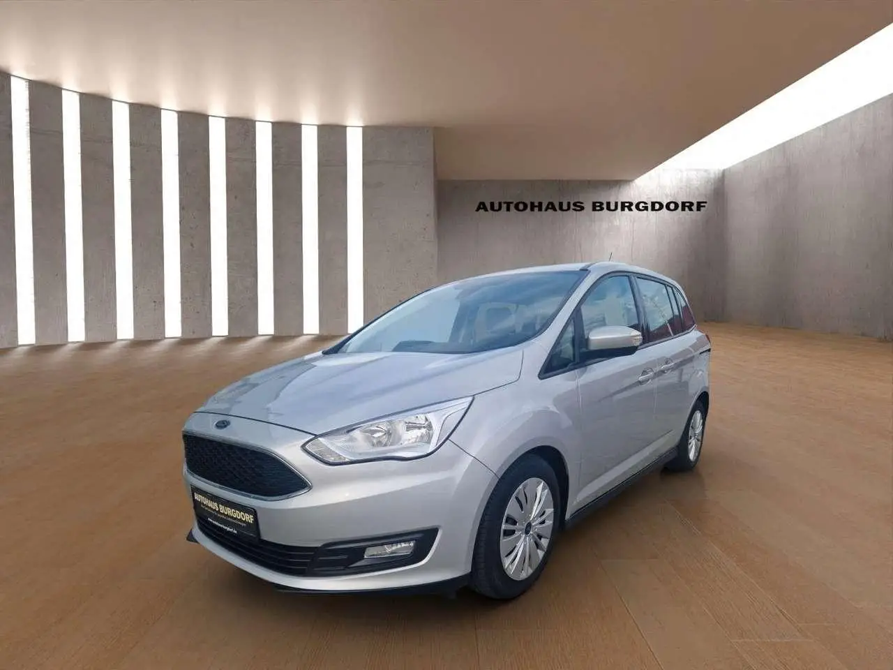 Photo 1 : Ford Grand C-max 2015 Petrol