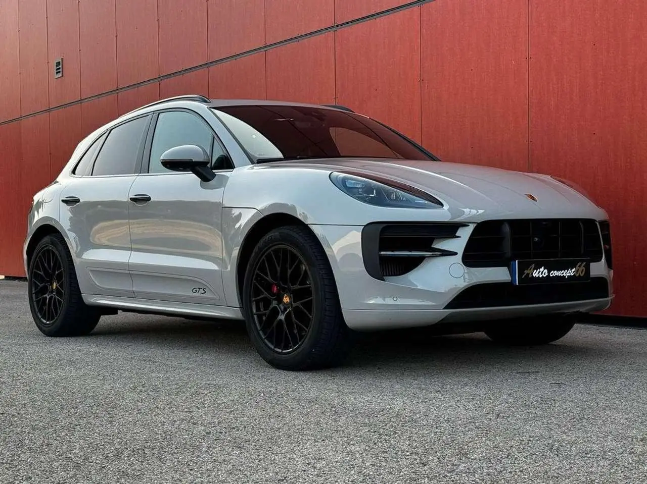 Photo 1 : Porsche Macan 2020 Essence