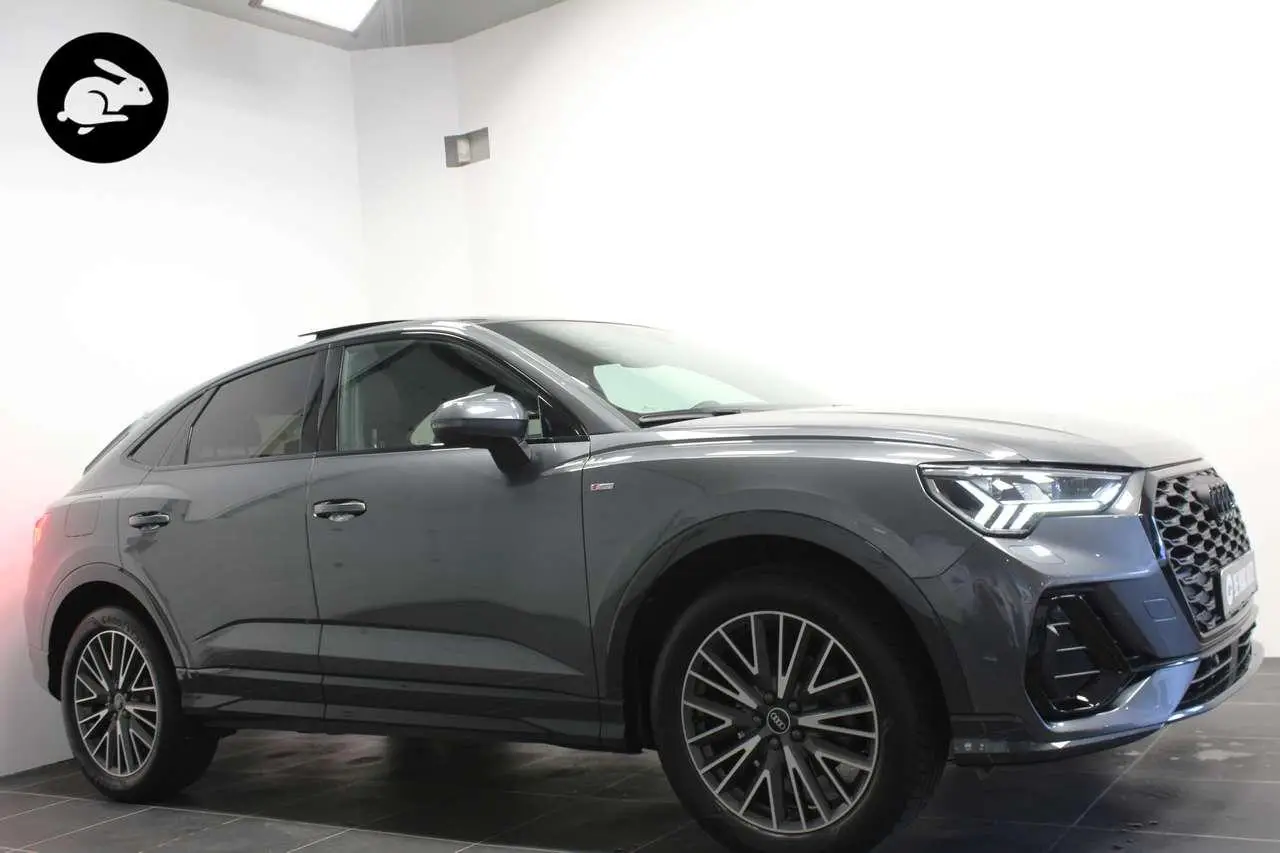 Photo 1 : Audi Q3 2021 Petrol