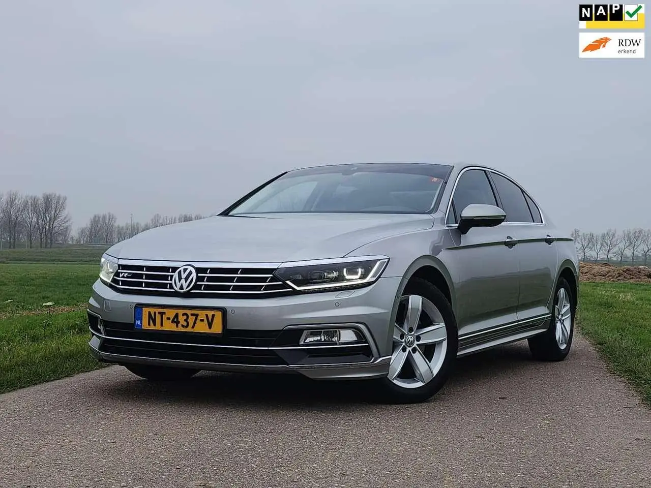 Photo 1 : Volkswagen Passat 2015 Petrol