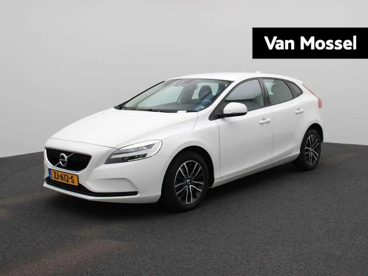 Photo 1 : Volvo V40 2019 Essence