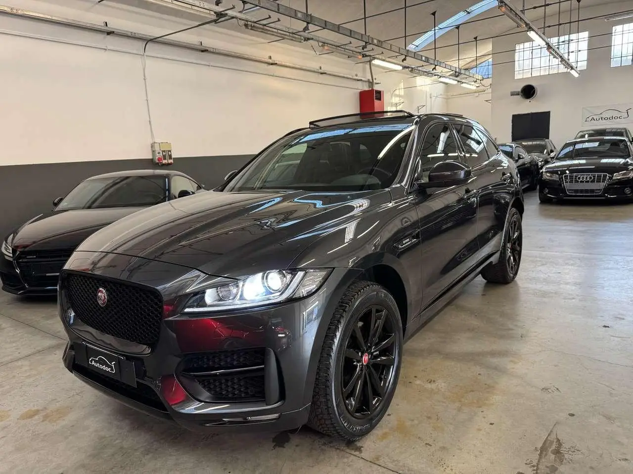 Photo 1 : Jaguar F-pace 2018 Petrol