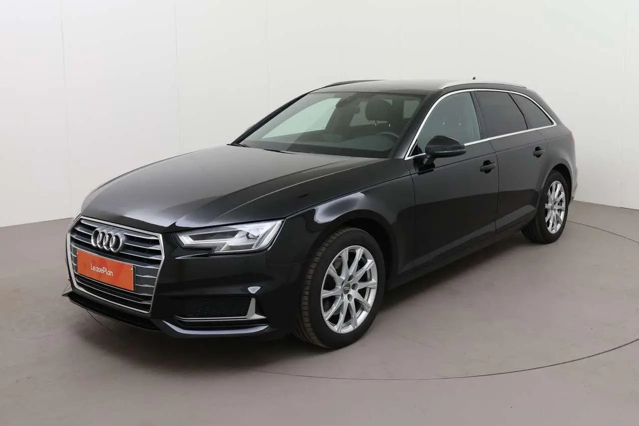 Photo 1 : Audi A4 2019 Petrol