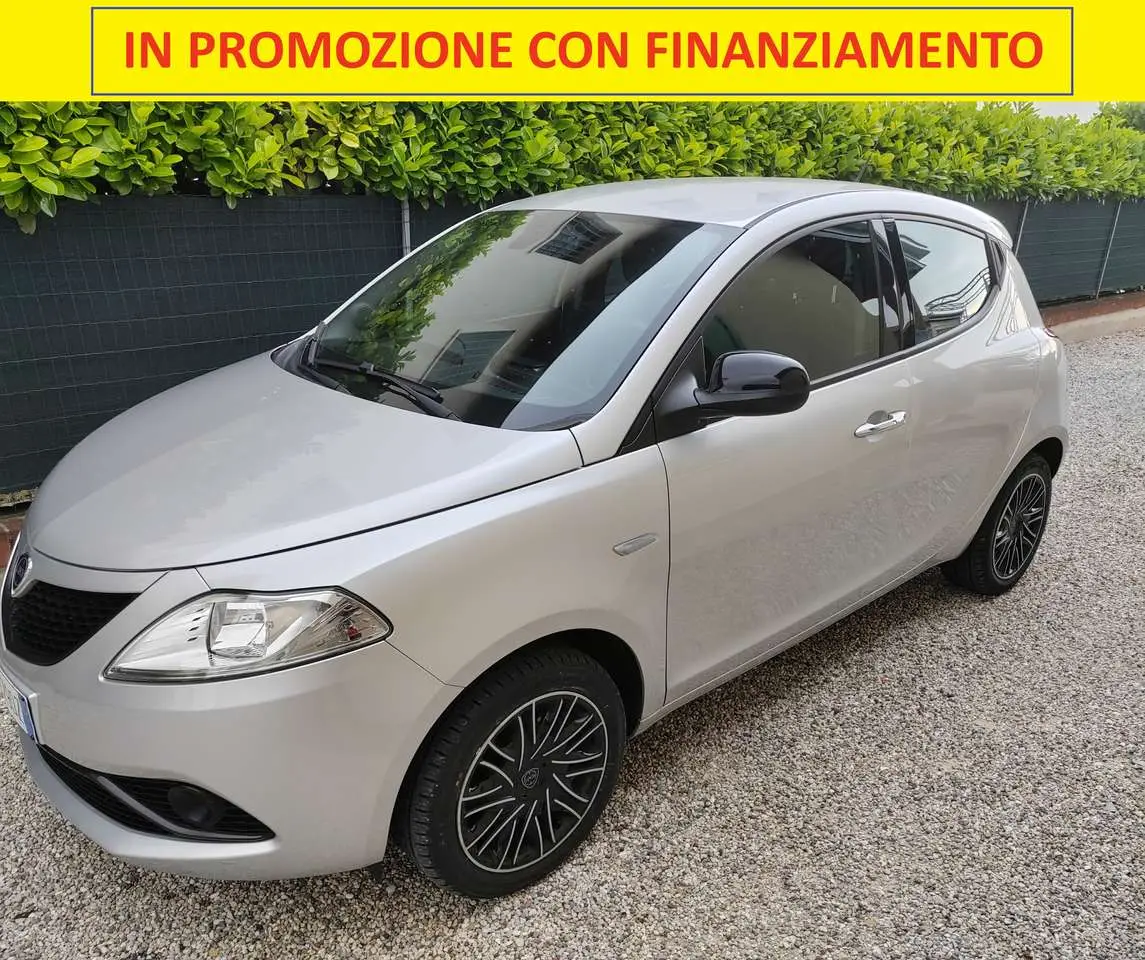 Photo 1 : Lancia Ypsilon 2019 Essence