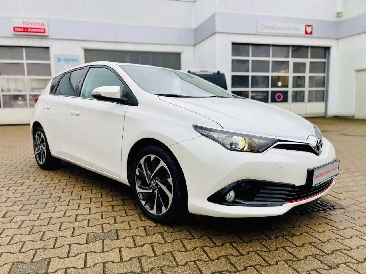 Photo 1 : Toyota Auris 2015 Essence