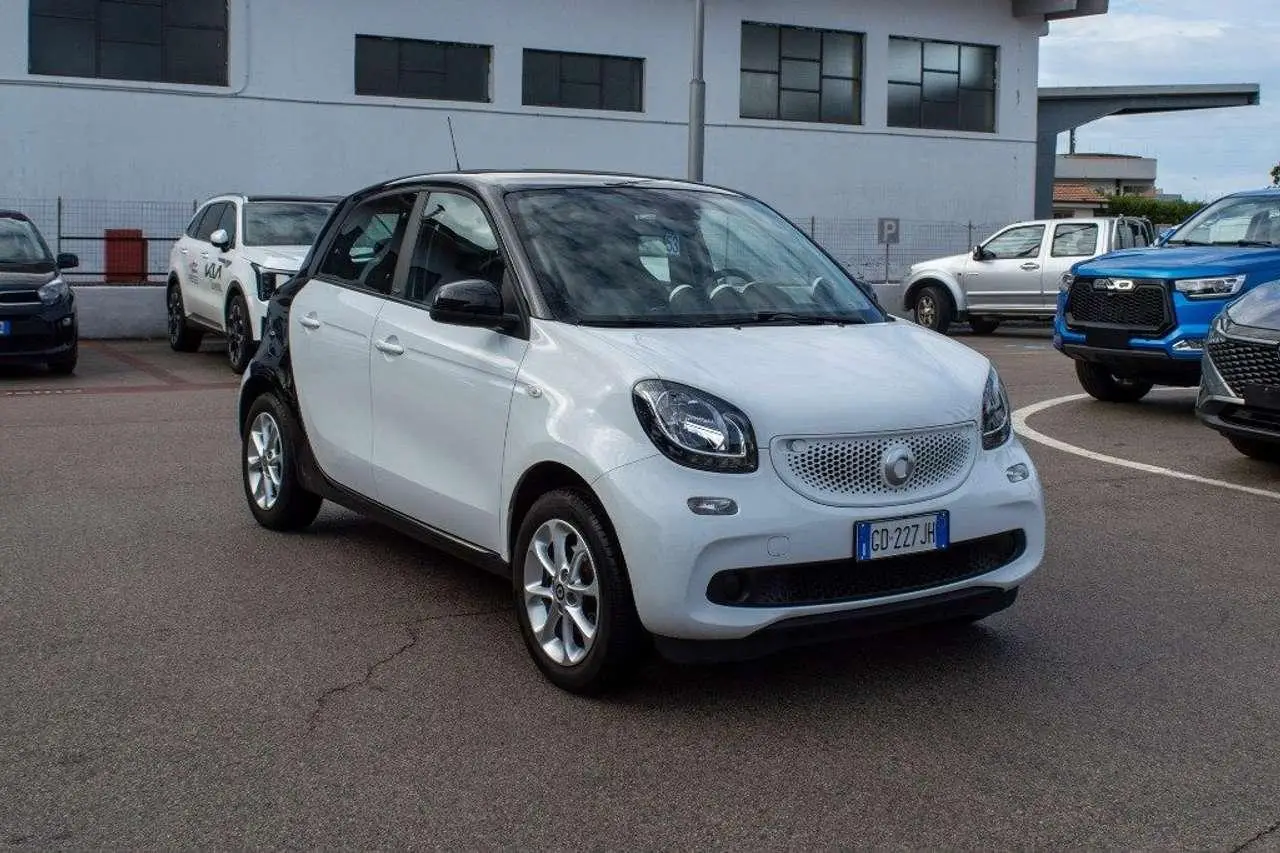 Photo 1 : Smart Forfour 2015 Petrol