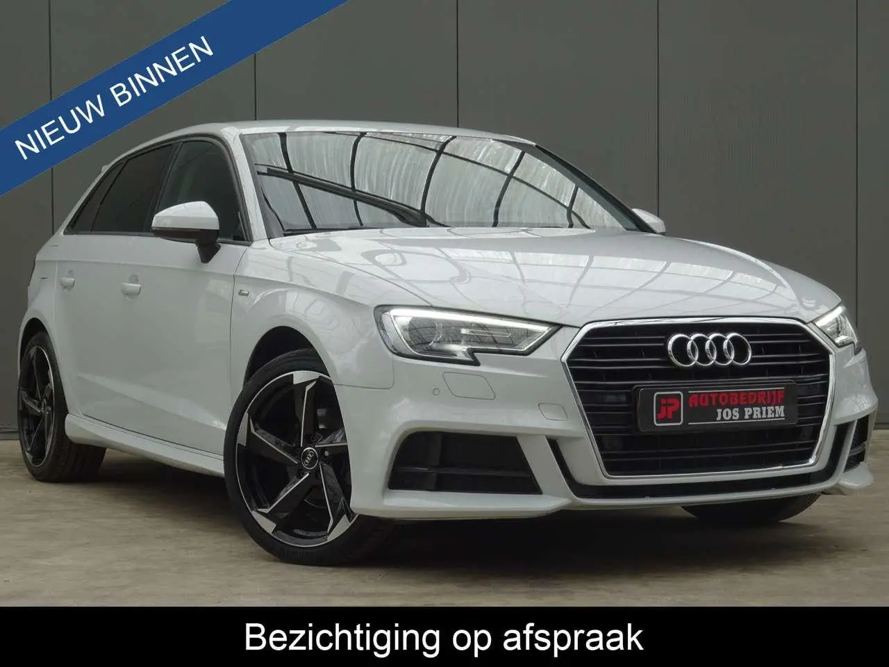 Photo 1 : Audi A3 2018 Petrol