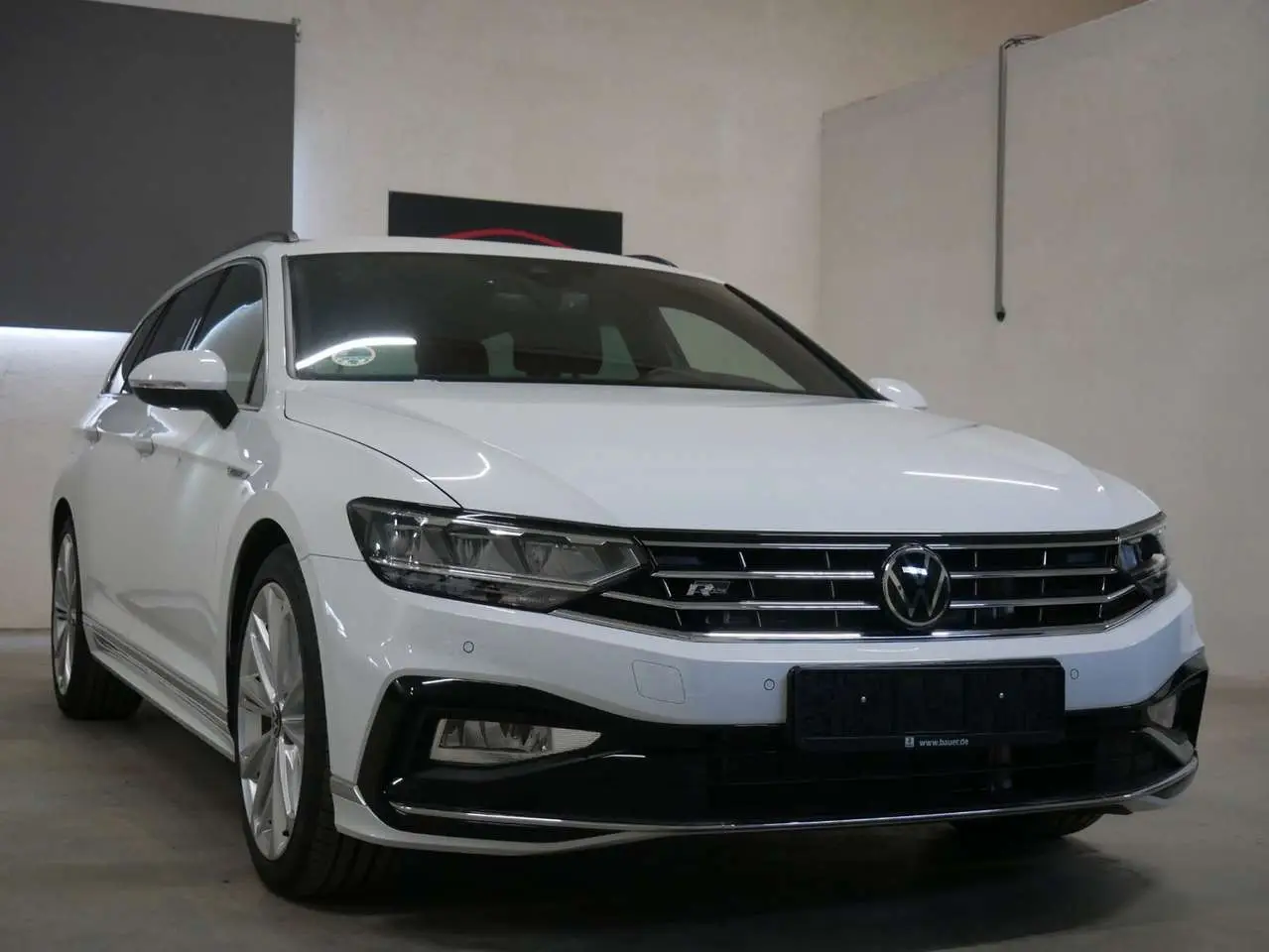 Photo 1 : Volkswagen Passat 2024 Petrol