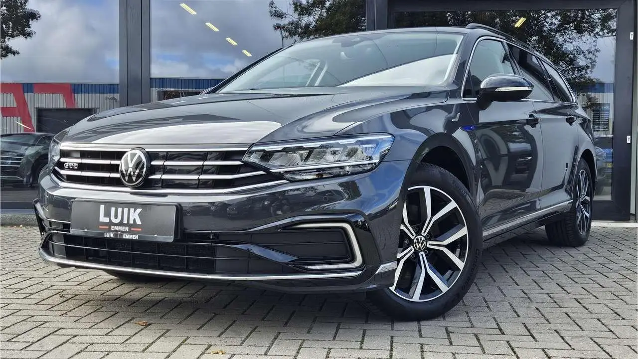 Photo 1 : Volkswagen Passat 2021 Hybrid