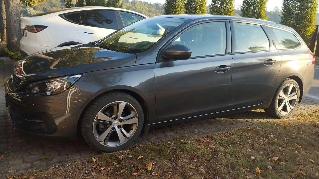 Photo 1 : Peugeot 308 2018 Essence