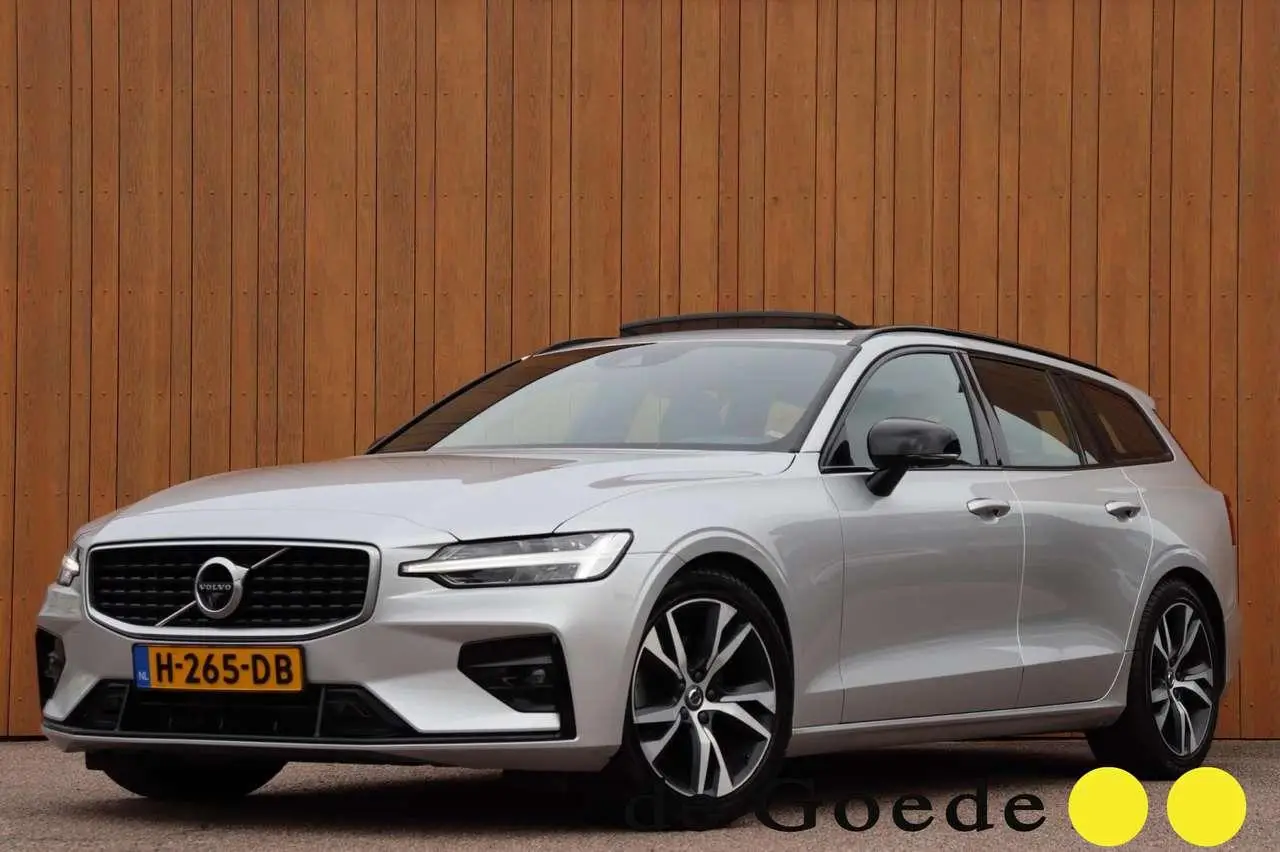 Photo 1 : Volvo V60 2020 Essence