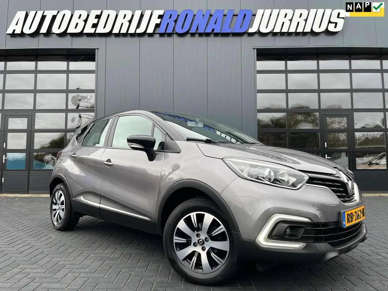 Photo 1 : Renault Captur 2017 Essence