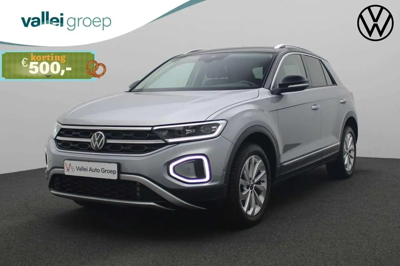 Photo 1 : Volkswagen T-roc 2024 Petrol