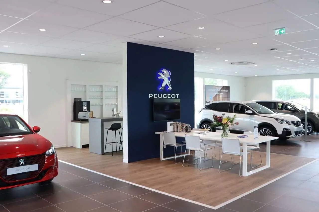 Photo 1 : Peugeot 5008 2024 Électrique