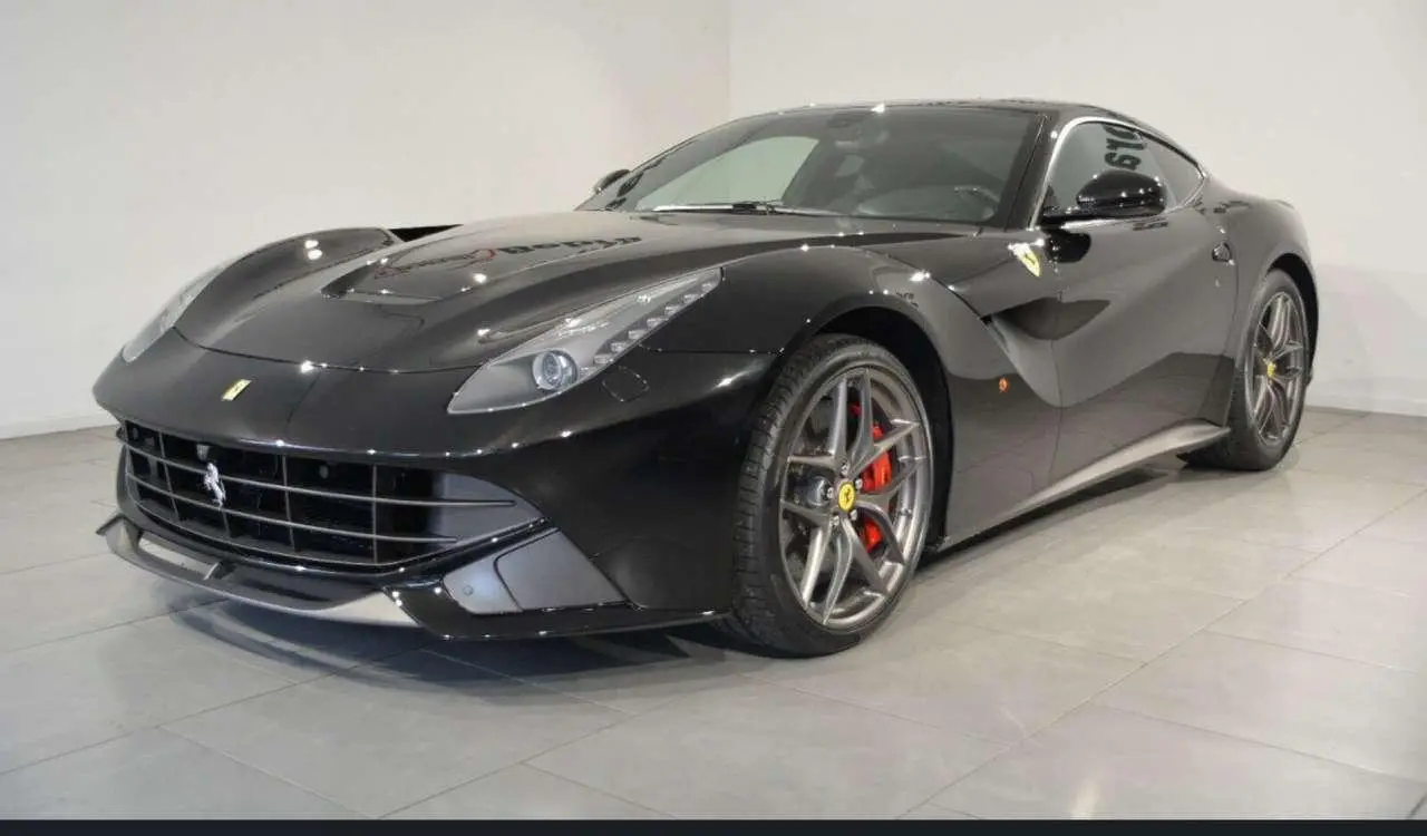 Photo 1 : Ferrari F12 2015 Essence