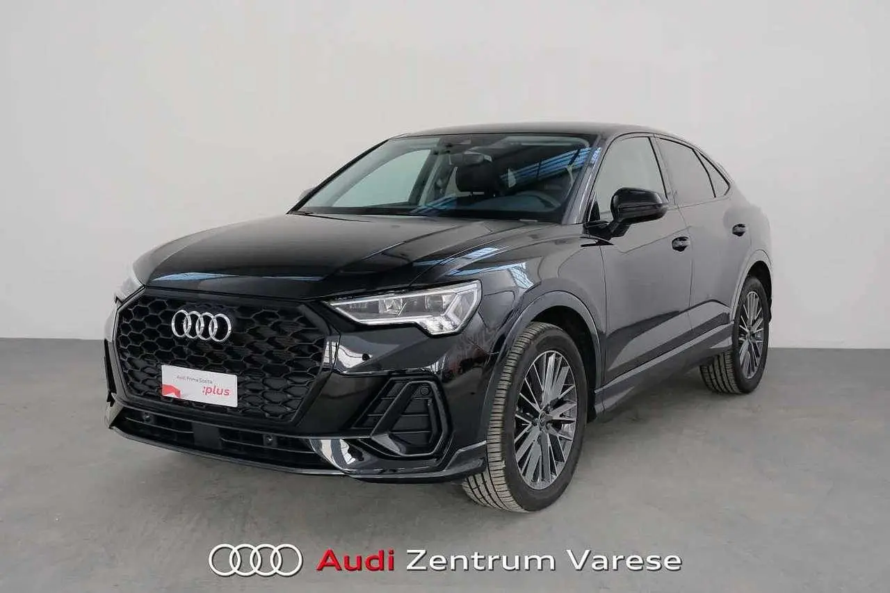 Photo 1 : Audi Q3 2023 Essence