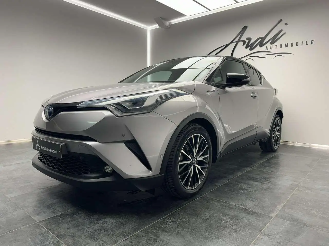 Photo 1 : Toyota C-hr 2018 Hybride