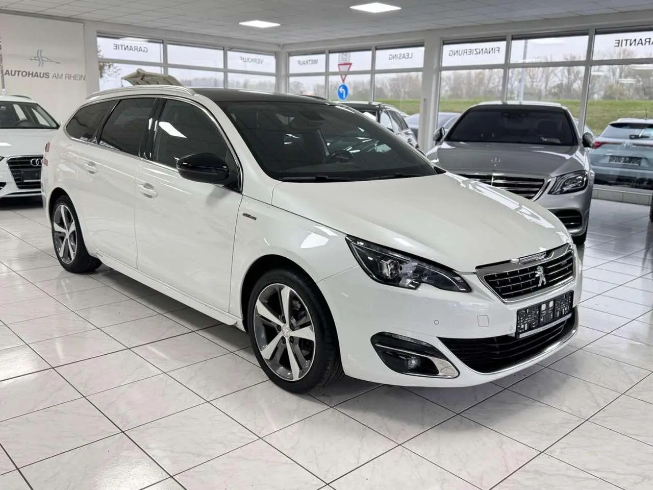 Photo 1 : Peugeot 308 2017 Petrol